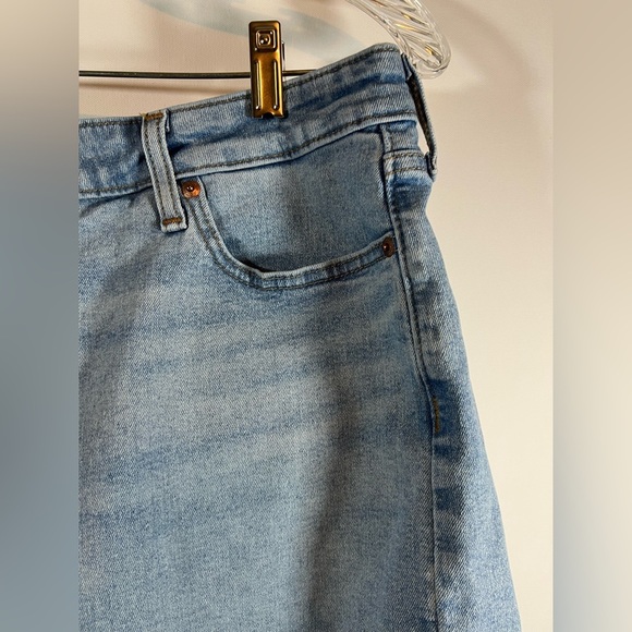 Denizen from Levi's Light Blue Denim Mid-Rise Shorts Women's Size 10  W30 - Picture 2 of 11